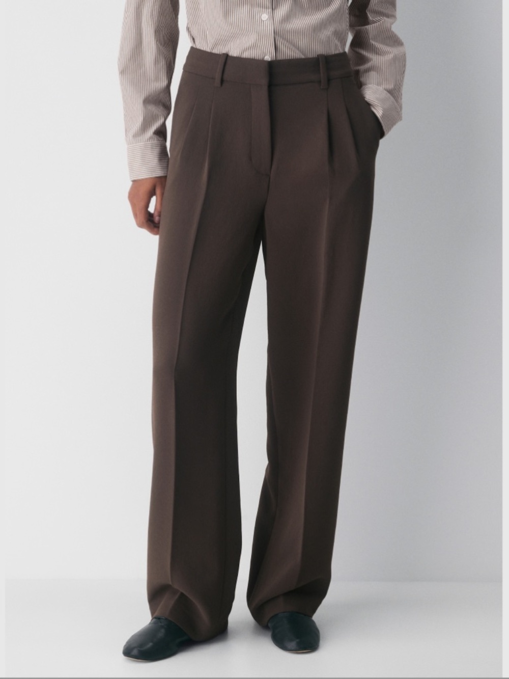 Aritzia The Effortless Pant - Dark Brown - Size 0